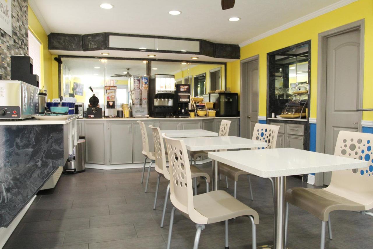 Days Inn By Wyndham Forest Ngoại thất bức ảnh