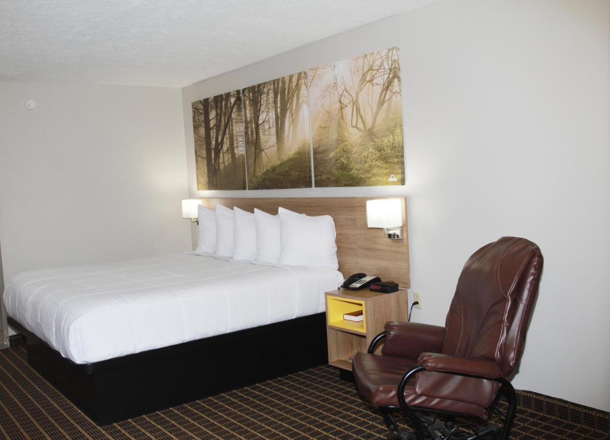 Days Inn By Wyndham Forest Ngoại thất bức ảnh