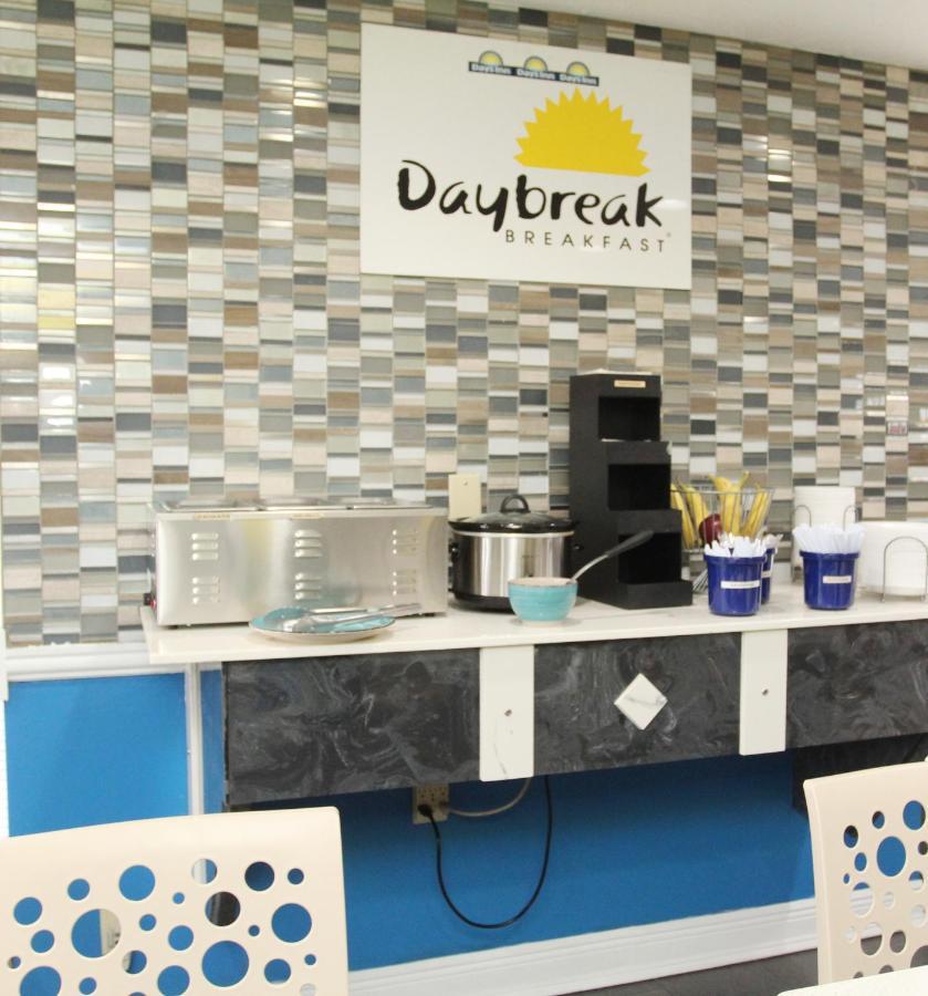 Days Inn By Wyndham Forest Ngoại thất bức ảnh