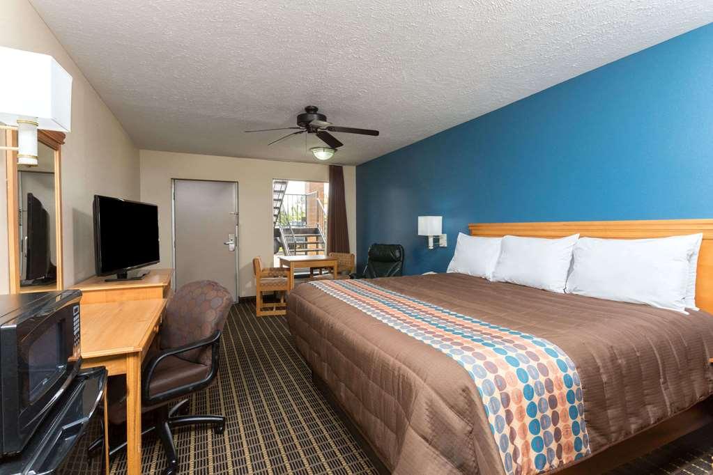 Days Inn By Wyndham Forest Phòng bức ảnh