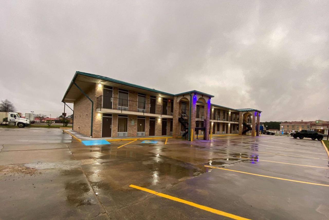 Days Inn By Wyndham Forest Ngoại thất bức ảnh